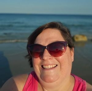 Meet your Posher, Dee